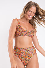 Load image into Gallery viewer, Image 07: Rio De Sol Bas Bottom Bouquet Hotpants