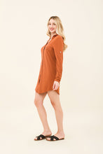 Load image into Gallery viewer, Image 02: Uv Line Chemise Shirtdress Copenhagen Caramelo Upf50+