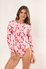 Load image into Gallery viewer, Model Front: Wednesday In Hawaii By Rio De Sol Une Pièce Pua-Hibiscus Surf