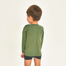 Load image into Gallery viewer, Model Back: Uv Line T-Shirt Longsleeve Baby Green Militar Upf50+