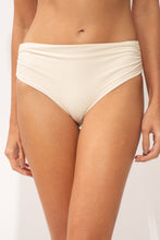 Load image into Gallery viewer, Gallery: Rio De Sol Bas Bottom Malibu-Natural Amy