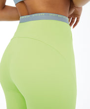 Load image into Gallery viewer, Image 05: Alto Giro Fitness Bas Bermuda Hyper Elastico Costas Verde Sharp