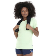 Load image into Gallery viewer, Model Front: Alto Giro Fitness Haut T-Shirt Skin Fit Rolete Costas Verde Joy