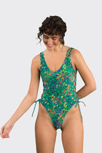 Load image into Gallery viewer, Model Front: Rio De Sol Une Pièce Wilds Zoe