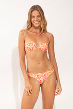 Load image into Gallery viewer, Model Front: Rio De Sol Haut Top Ditsy-Butter Juliette