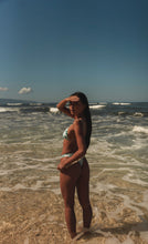 Load image into Gallery viewer, Image 12: Wednesday In Hawaii By Rio De Sol Haut Top Pua-Valley Ana