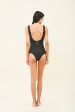 Load image into Gallery viewer, Model Back: Uv Line Une Pièce Maio Swim Textura Preto Upf50+