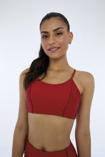 Load image into Gallery viewer, Model Front: Alto Giro Fitness Haut Top Hyper Recortes Atlanta Vermelho Haute Red