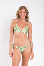 Load image into Gallery viewer, Model Front: Rio De Sol Haut Top Flow Tri-Fixo
