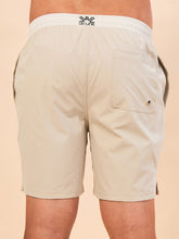 Load image into Gallery viewer, Model Back: Uv Line Bermuda / Short Pour Homme Shorts Acqua Boxer Areia Upf50+
