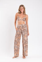 Load image into Gallery viewer, Model Front: Rio De Sol Pantalon De Plage Leopard Wide Pants