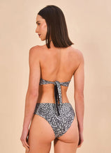 Load image into Gallery viewer, Model Back: Uv Line Ensemble Set Bandeau Asas Upf50+