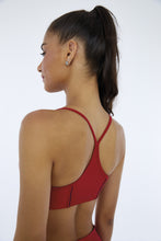 Load image into Gallery viewer, Model Back: Alto Giro Fitness Haut Top Hyper Recortes Atlanta Vermelho Haute Red
