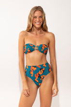 Load image into Gallery viewer, Model Front: Rio De Sol Haut Top Luma Mavi