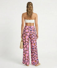 Load image into Gallery viewer, Model Back: Rio De Sol Pantalon De Plage Amore-Pink Wide Pants