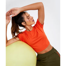 Load image into Gallery viewer, Image 02: Alto Giro Fitness Haut T-Shirt Skin Fit Cropped 1983 Laranja Pitanga