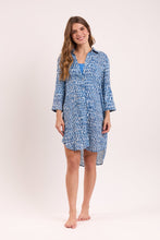 Load image into Gallery viewer, Model Front: Rio De Sol Chemise Chuva Chemise Gabriele