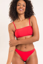 Load image into Gallery viewer, Image 09: Rio De Sol Haut Top Rouge Bandeau-Reto