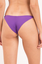 Load image into Gallery viewer, Image 07: Rio De Sol Bas Bottom Amuleto Cheeky-Crispy