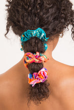 Load image into Gallery viewer, Image 05: Rio De Sol Chouchou Love-Trip Scrunchie