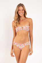 Load image into Gallery viewer, Model Front: Rio De Sol Haut Top Ditsy-Sky Mavi