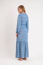 Load image into Gallery viewer, Model Back: Rio De Sol Vêtement De Plage Chuva Long Dress Verona