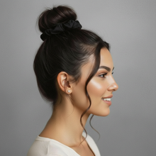 Load image into Gallery viewer, Image 03: Rio De Sol Chouchou Nero Scrunchie