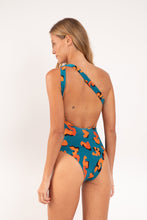 Load image into Gallery viewer, Model Back: Rio De Sol Une Pièce Luma Sienna