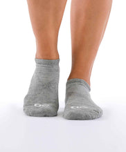 Load image into Gallery viewer, Model Front: Alto Giro Fitness Bas Kit Meias Feminina Dv