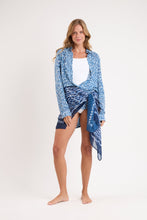 Load image into Gallery viewer, Model Front: Rio De Sol Pareo Chuva Canga