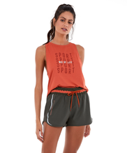 Load image into Gallery viewer, Model Front: Alto Giro Fitness Haut Regata Alto Giro Skin Fit Sport Way Com Degradê