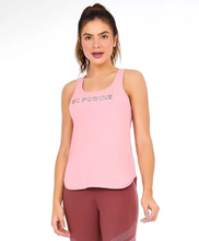 Load image into Gallery viewer, Model Front: Alto Giro Fitness Haut Regata Skin Fit Inspiracional Rosa Icing