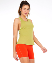 Load image into Gallery viewer, Model Front: Alto Giro Fitness Haut Regata Speed Debrum Sport Way Verde Moss