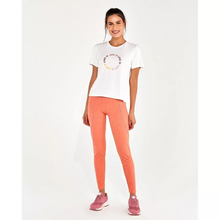 Load image into Gallery viewer, Model Front: Alto Giro Fitness Haut T-Shirt Radiosa Love Is Off White