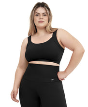 Load image into Gallery viewer, Model Front: Alto Giro Fitness Haut Top Supplex Alcas Plus Preto