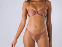 Load and play video in Gallery viewer, Video: Rio De Sol Bas Bottom Shimmer-Copper Essential