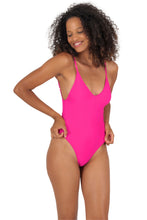 Load image into Gallery viewer, Model Front: Rio De Sol Une Pièce Amaranto Hype
