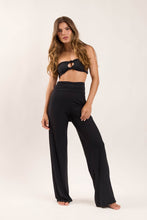 Load image into Gallery viewer, Model Front: Rio De Sol Pantalon De Plage Black Pants Knot