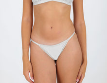 Load image into Gallery viewer, Gallery: Rio De Sol Bas Bottom Shimmer-White California