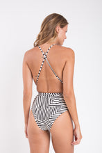 Load image into Gallery viewer, Model Back: Rio De Sol Une Pièce Collage New Vegas