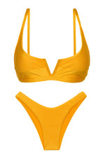 Load image into Gallery viewer, Product Front: Rio De Sol Ensemble Set Eden-Pequi Bra-V High-Leg