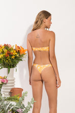 Load image into Gallery viewer, Model Back: Rio De Sol Ensemble Set Sunny-Forest Bandeau-Reto Nice-Fio