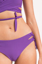 Load image into Gallery viewer, Image 11: Rio De Sol Haut Top Amuleto Kate