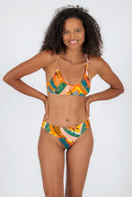 Load image into Gallery viewer, Model Front: Rio De Sol Haut Top El-Arco Bralette