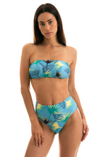 Load image into Gallery viewer, Model Front: Rio De Sol Haut Top Flower Geometric Reto