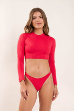 Load image into Gallery viewer, Model Front: Rio De Sol Haut Top Hibiscus Reef