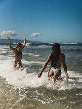 Load image into Gallery viewer, Image 07: Rio De Sol Haut Top Valley Kauai