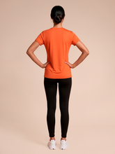 Load image into Gallery viewer, Model Back: Uv Line Haut De Plage T-Shirt Uvpro Fem Pitanga Upf50+
