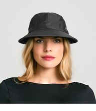 Load image into Gallery viewer, Model Front: Uv Line Casquette Visor Nice Fem Black Upf50+
