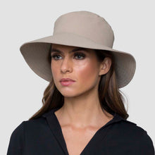 Load image into Gallery viewer, Model Front: Uv Line Bob Hat California Nac Fem Sand Upf50+
